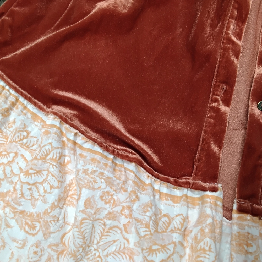 3904 Size XL Umgee Rust Velvet Button-Front Tunic with Blush Floral Trim - Picture 4 of 7
